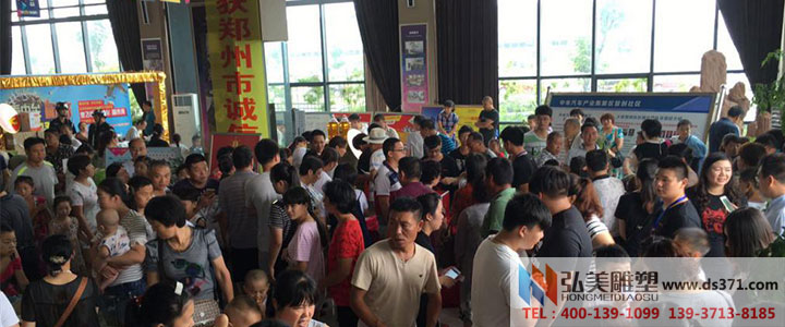 樓盤開市現場人頭攢動